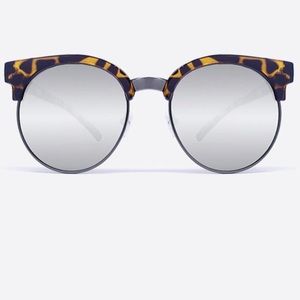QUAY Australia “HIGHLY STRUNG” SUNGLASSES